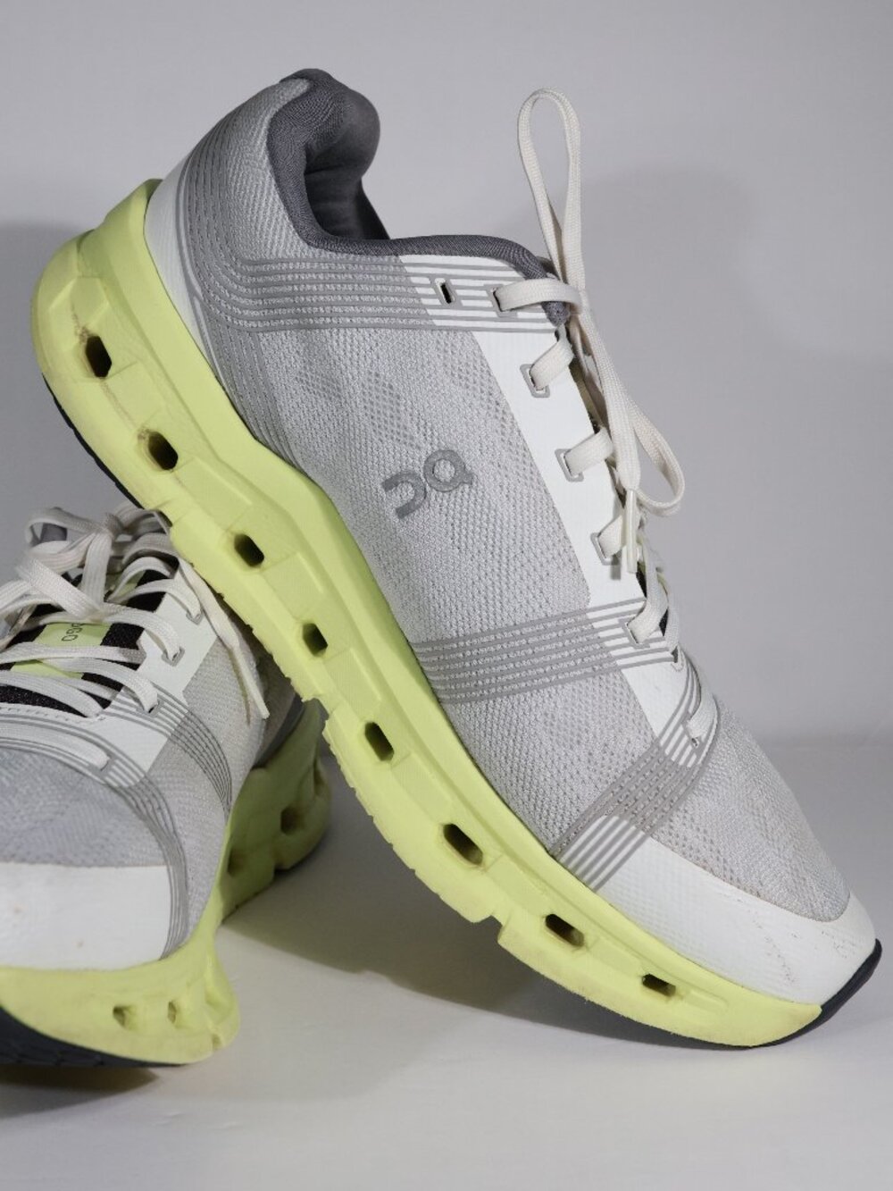 Men's Size 9 On Cloudgo Running Shoes Frost/Hay 55.98234 Pre Owned